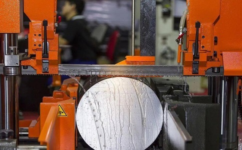 定安立式金属带锯床切削出现跑带故障解决方法！
